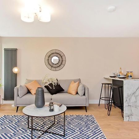 Modern City Centre 2 Bedroom 2 Bathroom Apartments, Main Door Ground With Private Parking EDI Buitenkant foto