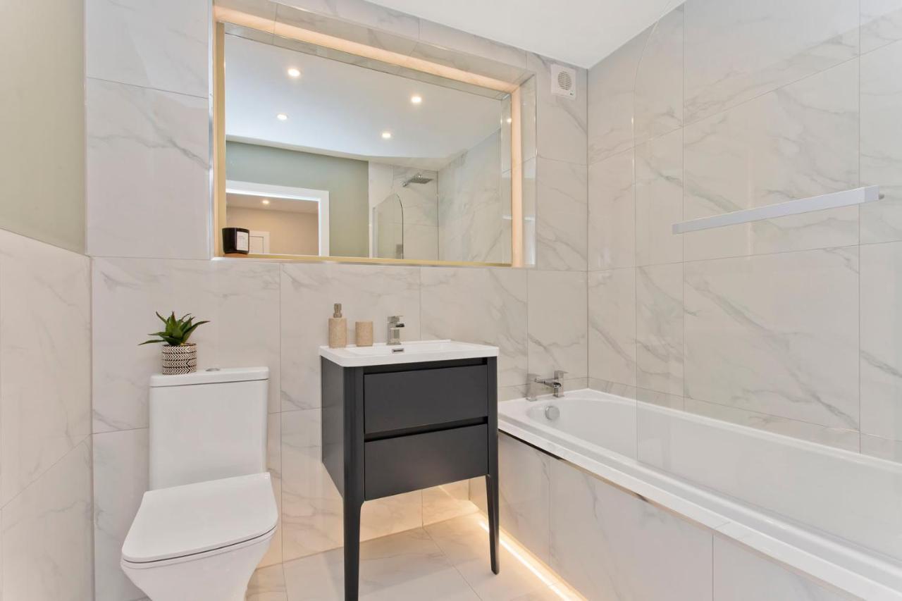 Modern City Centre 2 Bedroom 2 Bathroom Apartments, Main Door Ground With Private Parking EDI Buitenkant foto